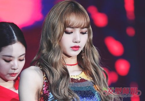 Lisa·ɫתȾʱ˧ ŮLisaȾͷ