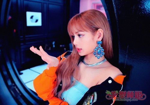 Lisa·ɫתȾʱ˧ ŮLisaȾͷ